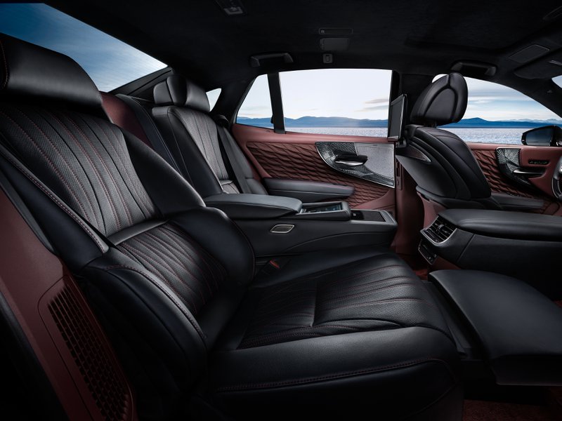 Lexus LS Hybrid interni 1