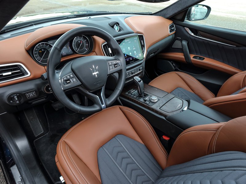 Maserati Nuova Ghibli interni 2