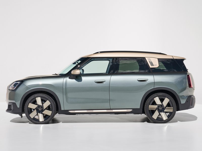 MINI Countryman All-Electric profilo