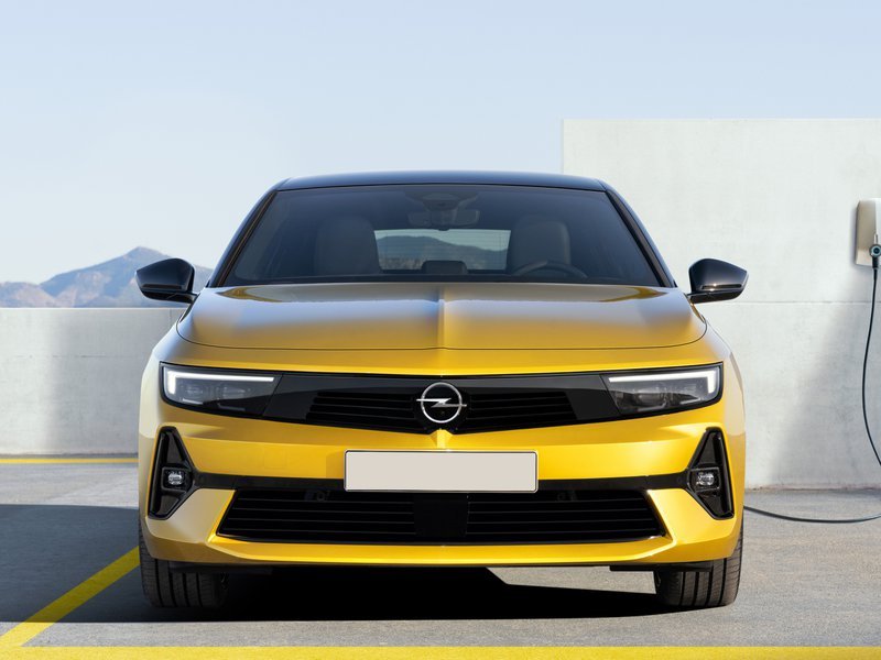 Opel Nuova Astra Plug-In Hybrid anteriore