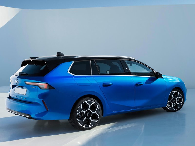 Opel Nuova Astra Sports Tourer Plug-In Hybrid profilo 1