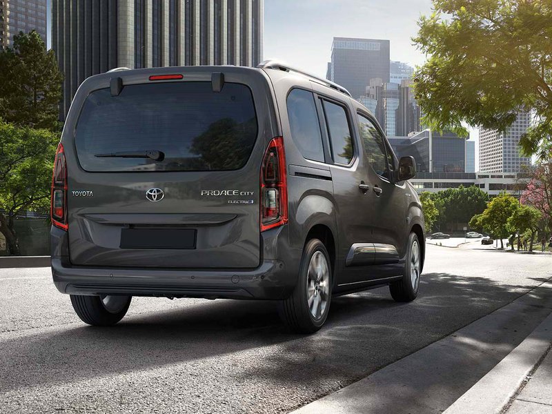 Toyota Nuovo Proace City Verso Electric tre quarti posteriore